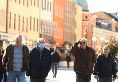 NEKI IMAJU PREKO 80 GODINA Među novozaraženima korona virusom u Srpskoj prednjače stariji ljudi