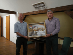 ZAHVALNI ZA PODRŠKU Udruženje ljubitelja umjetnosti poklonilo Vladi Brčko distrikta 15 slika