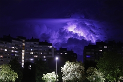 Nevrijeme krenulo sa zapada: Dvije snažne olujne ćelije blizu Slovenije, idu ka istoku