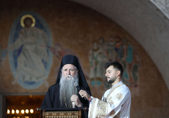 Mitropolit Joanikije uputio božićne poruke "Objediniti se u duhovnoj radosti i međusobnom miru"