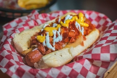 Studija: Jedenje jednog hot doga krati život za 36 minuta