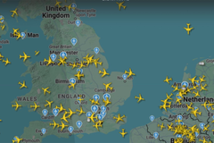 Totalni haos na nebu, avioni satima kruže u vazduhu