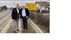 Inzko svratio u Laktaše, s Mijatovićem popio kafu i fotografisao se ispred table