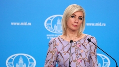 Privatan snimak Marije Zaharove dok jede jagode izazvao reakcije: "Ovo je sramotno" /VIDEO/