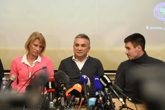 Novak JE SLOBODAN, već trenira na teniskom terenu!
