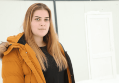 Volonterka plijeni vedrinom u RAZRUŠENOM GRADU: Kostajnica ponosna na svoju Isidoru Sekulić