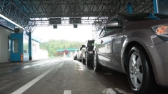 Državljanka BiH (24) uhapšena zbog krijumčarenja migranata: U njenom vozilu pronađeno 11 Pakistanaca