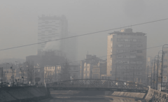 GRAD SE GUŠI U SMOGU Pulmolog savjetuje stanovnike Sarajeva da se ŠTO MANJE kreću, EVO kako se još zaštiti