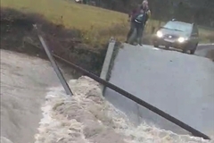 Nivo Morače raste, srušen most kod Kolašina