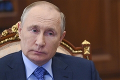 Putin se zakasljao na sjednici: Nemam kovid, sve je u redu