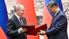 Newsweek: Kina mora birati između Rusije i Zapada