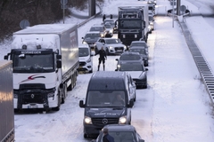 Ekstremna zima paralisala Evropu, na sjeveru -44, majku i kćerku ubila lavina (FOTO)