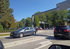 Teška saobraćajka u centru Banjaluke: Skupocjeni terenac udario u autobus, IMA POVRIJEĐENIH