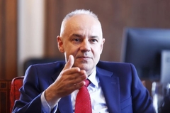 RADOJIČIĆ POSLAO JASNU PORUKU Prvim bebama rođenim u novoj godini po 2.550 evra