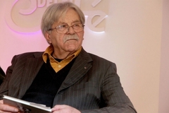 Ljubivoje Ršumović u bolnici: "Hvala svima koji brinu da mi koronu s glave skinu"
