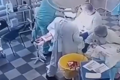 Snimak iz operacione sale tokom zemljotresa: Reakcija ruskih ljekara oduševila svijet (VIDEO)