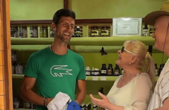 Novak Đoković zapjevao sa Hankom Paldum "Crne kose"
