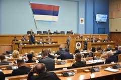 Svi za veće plate, a u NS RS "GORI": Opozicija tvrdi da je sve tempirano pred izbore, Vukanović poručio "Samo kokain ne poskupljuje"