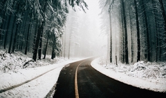 Zasnježeni kolovozi u višim predjelima