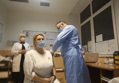 U jednoj zemlji građani biraju, u drugoj čekaju na poklonjene: Zašto su BiH i Srbija nebo i zemlja po pitanju vakcina