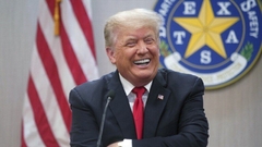 Trump nakon zabrane opet na YouTubeu i Facebooku: "Vratio sam se!" /VIDEO/