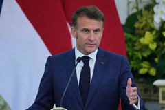 Makron: Grenland nije na prodaju