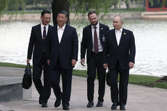 Britanija tvrdi da je Kina počela da snabdijeva Rusiju smrtonosnim oružjem