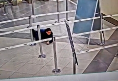 Filmska scena na aerodromu "Nikola Tesla": Žena bez karte i dokumenata stigla do aviona (VIDEO)