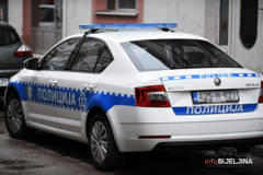 NESVAKIDAŠNJA NESREĆA U BANJALUCI Motorista (24) udario u stablo u dvorištu porodične kuće