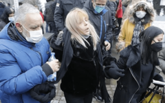 BIVŠOJ SUPRUZI DŽEJA POZLILO Jecaji porodice i prijatelja na groblju nakon sahrane pjevača, PARAJU NEBO