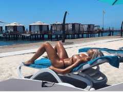 Jelena Karleuša u minijaturnom kupaćem