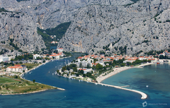 Građane i turiste uznemirile sirene za uzbunu koje su odjekivale dva sata u Omišu