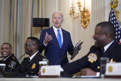 Da li je ovo kap koja je prelila Bajdenovu čašu? "Ponosan sam što sam prva crna žena" (VIDEO)