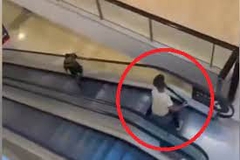 Australijski mediji potvrdili: Rus sa šipkom spriječio napadača u Sidneju da nastavi krvavi pohod  /VIDEO/