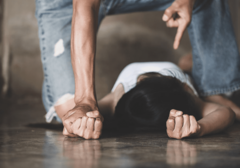 PROTJERANI IZ FRANCUSKE Pariz deportovao u BiH porodicu koja je BRUTALNO PRETUKLA KĆERKU zbog momka Srbina