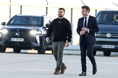 Makron odlikovao Zelenskog Ordenom Legije časti