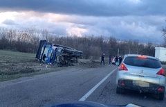 MRTAV PIJAN prevrnuo kamion (FOTO)