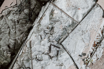 Palo staklo ispred noćnog kluba u Splitu, najmanje 22 osobe povrijeđene