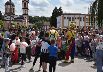 ZLOUPOTREBA ILI BRIGA O DJECI Da li stranke trebaju da prave zabave za mališane