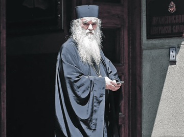“NOĆ JE MIRNO PROŠLA, DOBRO SE OSJEĆA” Mitropolit Amfilohije stabilnog zdravstvenog stanja