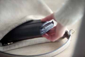 Maloljetnik presretao žene i otimao novčanike: Policija ga privela, pronašli "PLIJEN" KOJI JE UKRAO