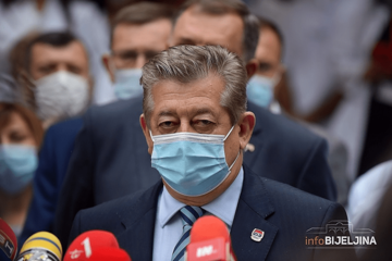 Mićo Mićić i dalje na respiratoru