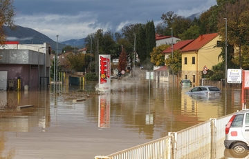 Apokaliptični prizori iz hrvatskih gradova: Nevrijeme stiže i u Srbiju i trajaće 4 dana