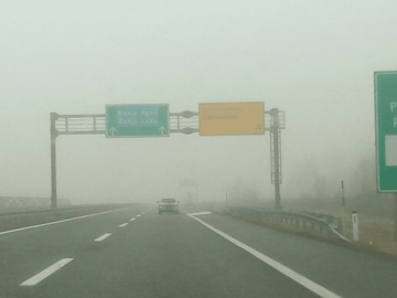 VOZAČI, OPREZ Mjestimično vlažni kolovozi, odroni u usjecima