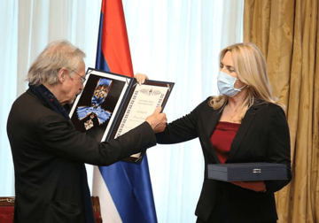 “To je velika stvar” Cvijanovićeva uručila Handkeu Orden Srpske za izuzetan rad i zasluge na polju kulturnog i duhovnog razvoja