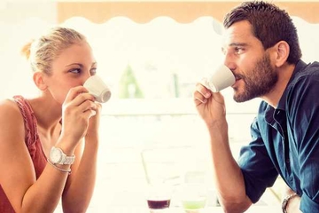 Jedna od tri žene promijeni ponašanje na ljubavnom sastanku da bi se muškarac osjetio moćnije