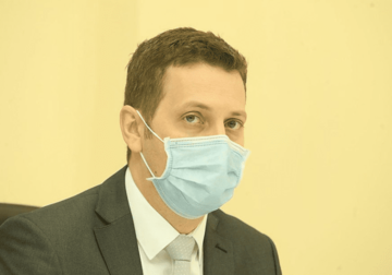 POPUSTIO OPREZ, EPIDEMIOLOZI UPOZORAVAJU "Nosite maske i ne izlazite iz kuće dok čekate rezultate testa"