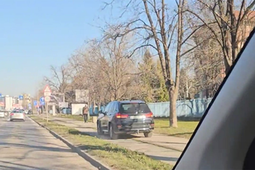 Džipom u Banjaluci vozio po trotoaru i biciklističkoj stazi (VIDEO)