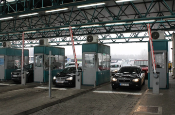 Preko granice sa lažnim PCR testom: Uhapšena tri državljanina Srbije na graničnom prelazu Tabanovce