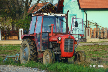Poljoprivrednici ogorčeni, najavljuju blokiranje granica: Nemamo kome prodati 15 miliona litara mlijeka